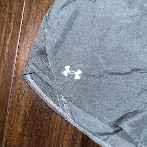 Under Armour Ladies Shorts - Picture 3 of 4